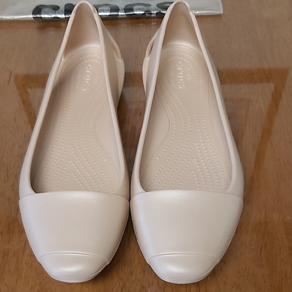 CROCS Women's New GOLD SIENNA FLAT - Payment PAYPAL ONLY